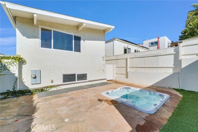 Building Photo - 820 Acapulco St