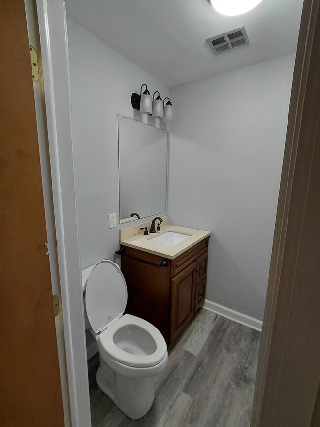 Building Photo - 2021 Walters Ave