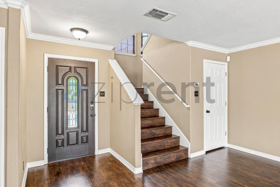 Building Photo - Unit