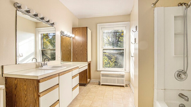 Building Photo - 441 Madison Ave SE