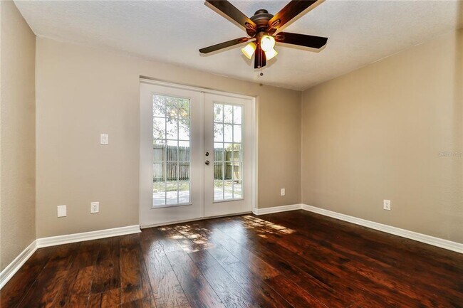 Building Photo - 3208 Primrose Dr