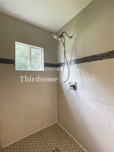 Building Photo - 725 Cherokee St