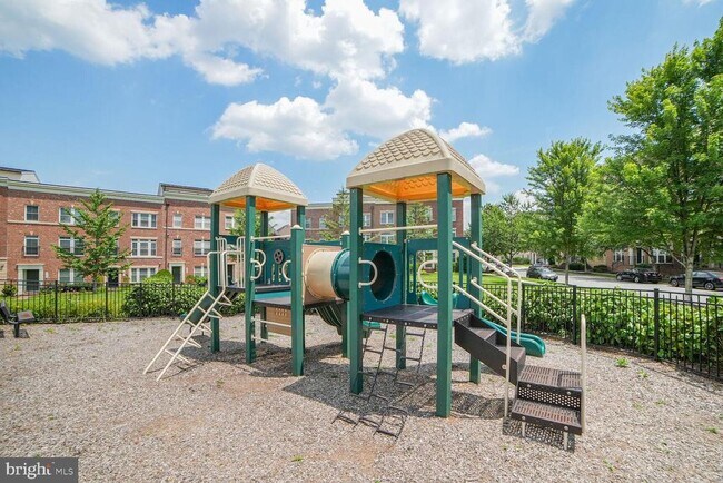 Building Photo - 122 Parkview Ave