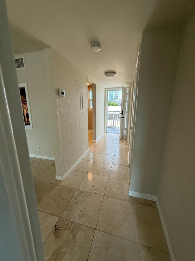 Building Photo - 4500 N Flagler Dr