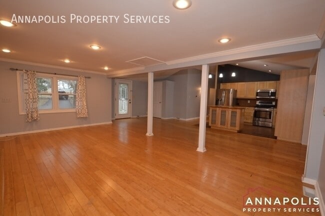 Building Photo - 1066 Broadview Dr