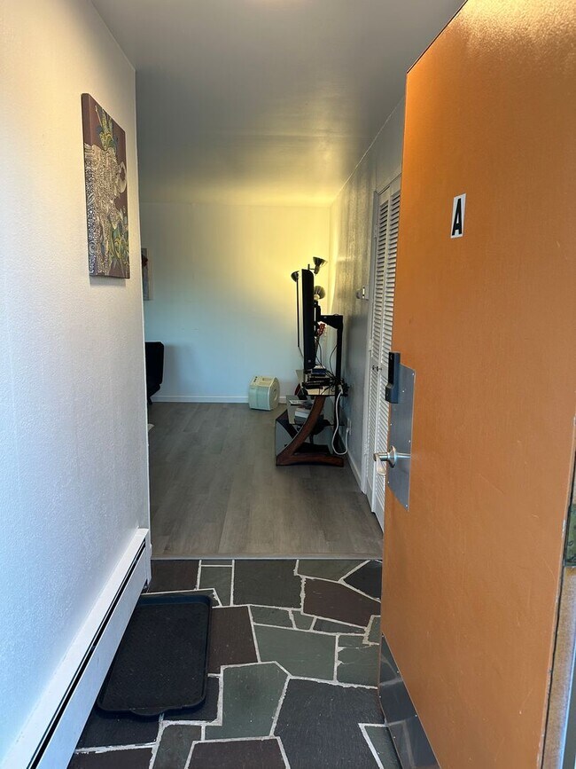 Building Photo - 521 N St