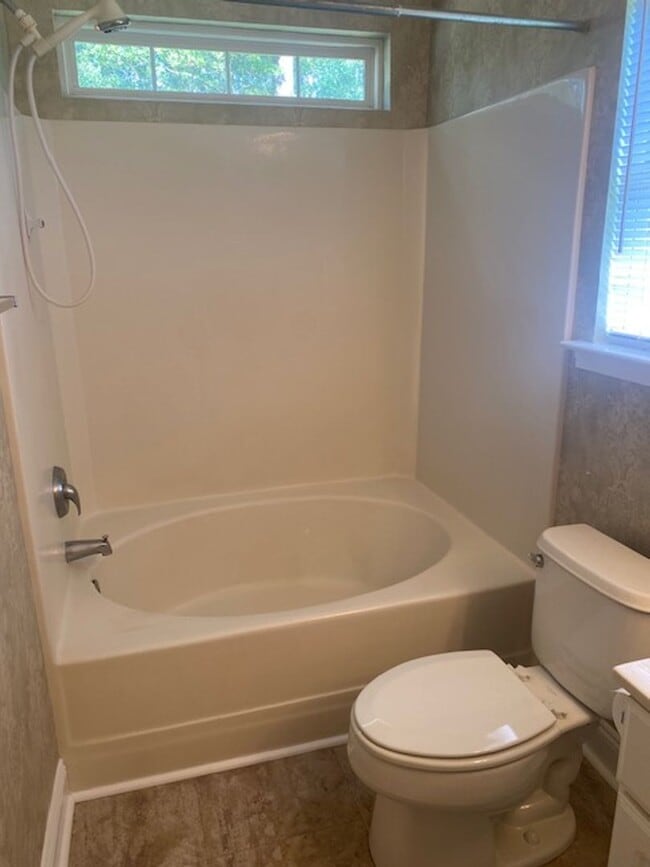 Building Photo - Home in Plantation Pointe