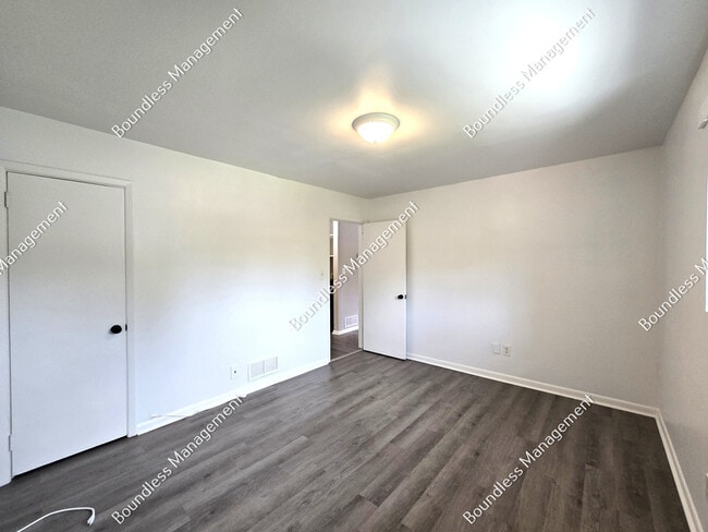 Building Photo - 2762 Palm Dr