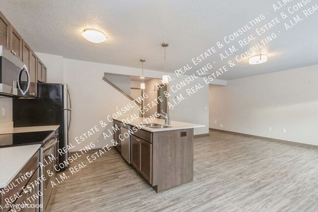 Building Photo - 3915 NW Cedarwood Ln