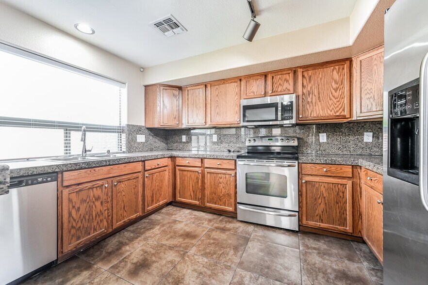 Building Photo - 28414 N 25th Ave