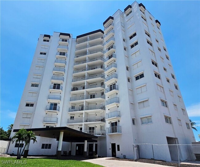 Building Photo - 9051 Gulf Shore Dr