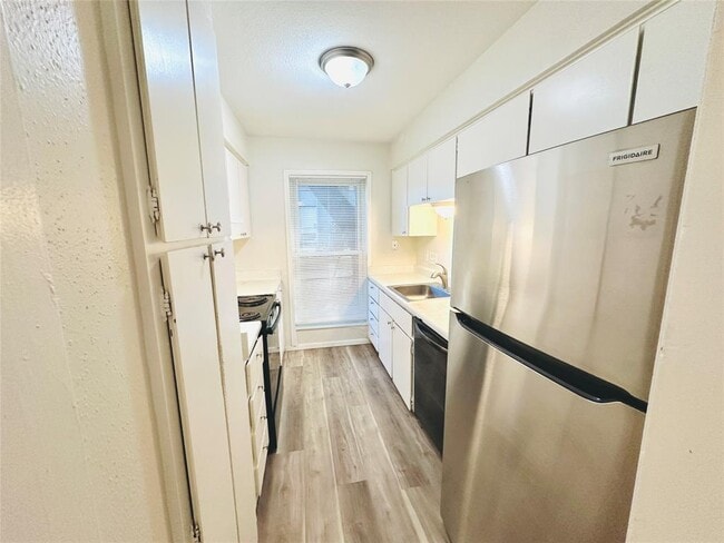 Building Photo - 3822 Southway Dr