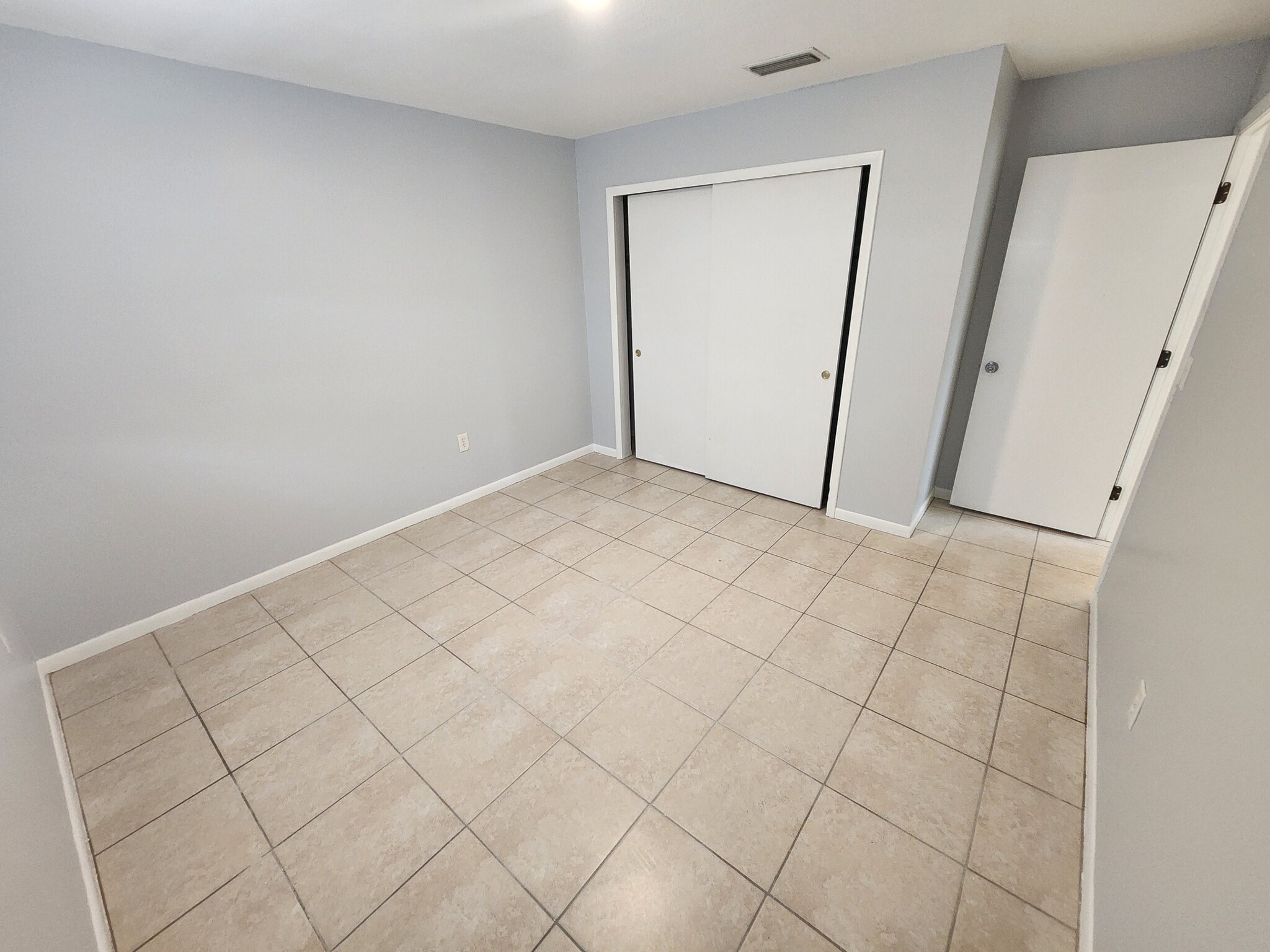 Bedroom 2 - 4851 Euclid Ave