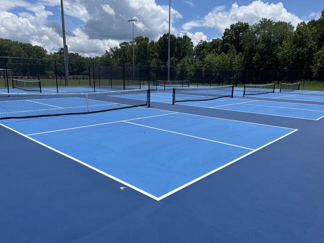 Building Photo - 204 Brisco St