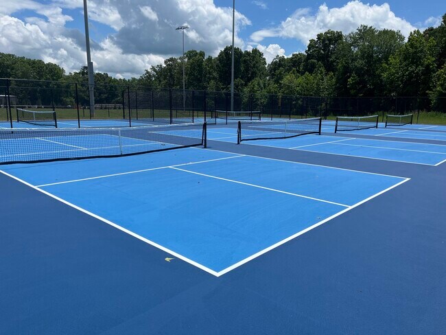 Building Photo - 603 E Ohio Ave