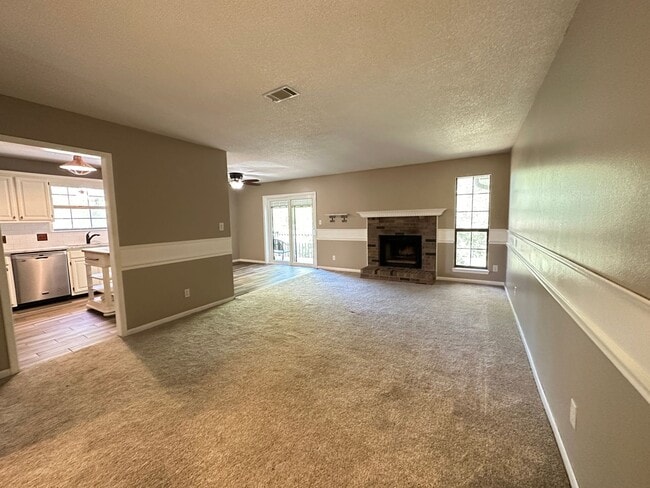Building Photo - 2 bedroom 2 bath condo w/ balcony & garage available for rent in Mill Ridge!