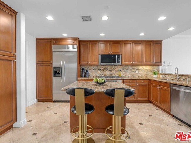 Building Photo - 143 N Arnaz Dr