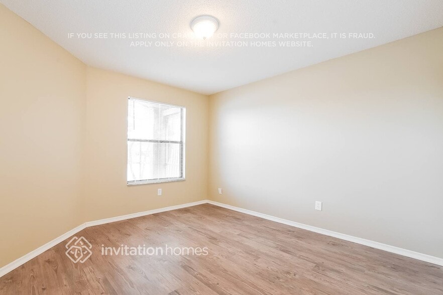 Building Photo - 242 Lakebreeze Cir