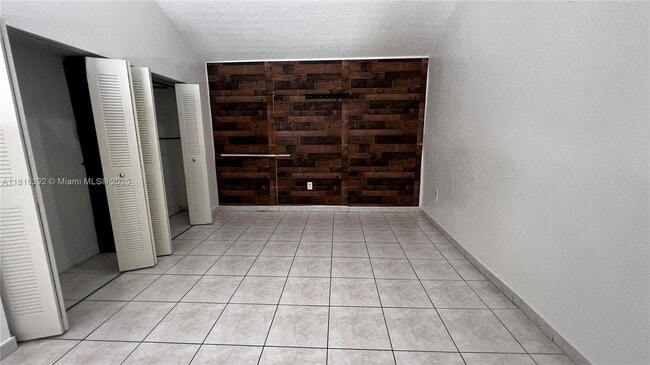 Building Photo - 2760 W 61st Pl