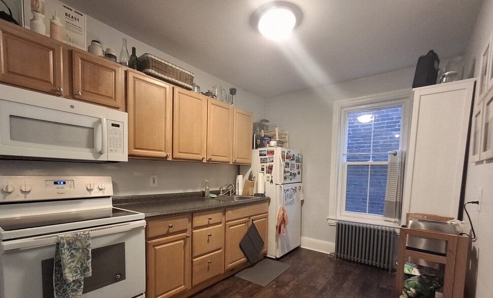 Building Photo - 229 Church St