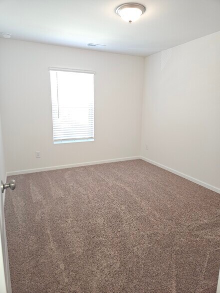 Guest Bedroom - 1 - 3164 Lilac Grove Dr