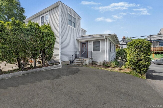 Building Photo - 174 Ashford Ave