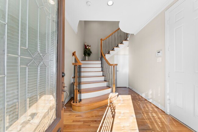 Building Photo - 9910 Orchard Ct