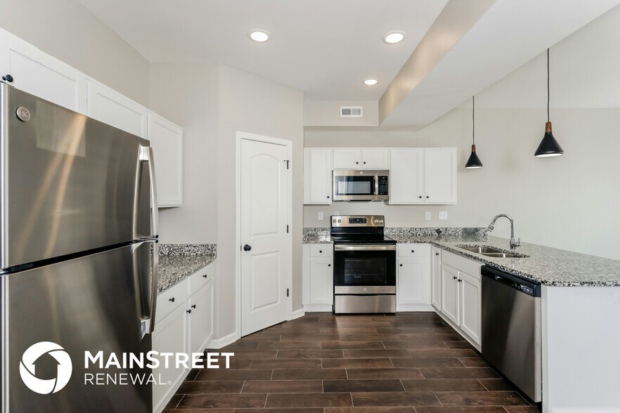 Building Photo - 2058 N Sarah Dr