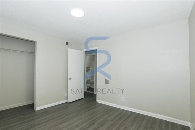 Building Photo - 2045 Alison Ct SW