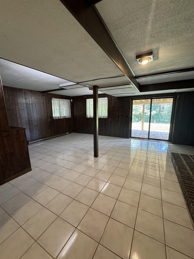 Building Photo - 7705 E Rockton Rd