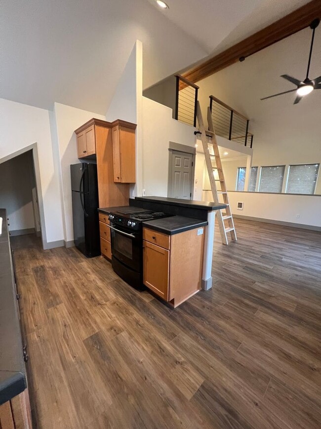 Building Photo - Studio on Awbrey Butte with Great Views