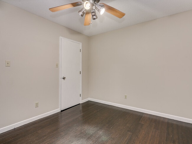 Building Photo - Spacious 3-Bed Home in District 6! Private...