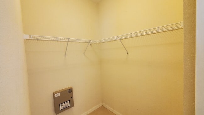 Building Photo - 3013 Pointeview Dr