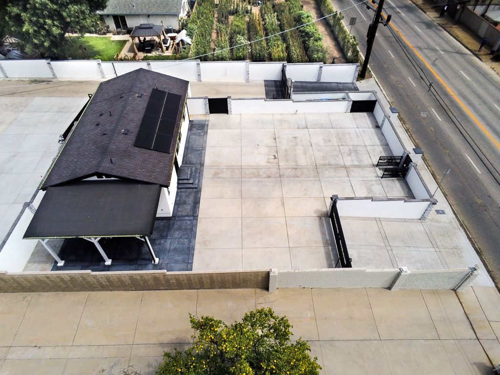 Building Photo - 13310 Glenoaks Blvd