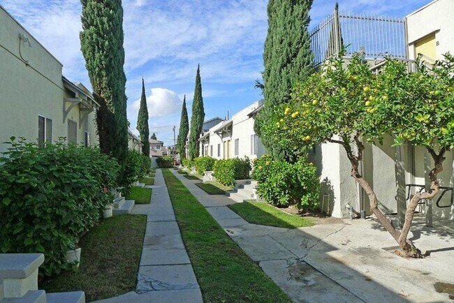 Building Photo - 575 - 577 Walnut Avenue,