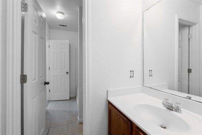 Building Photo - 114 Gainer Dr