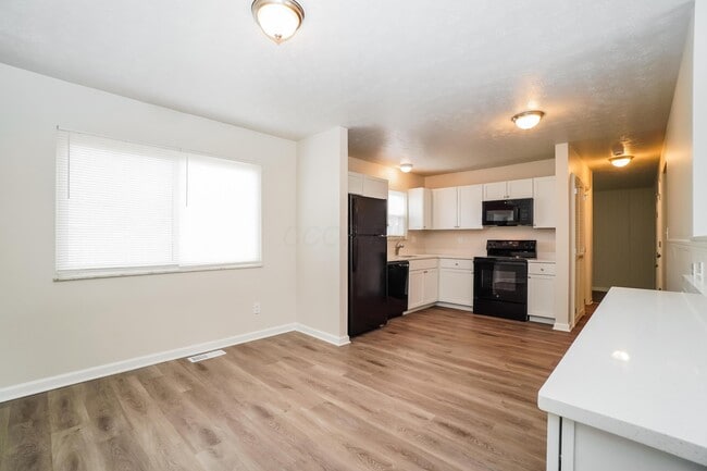 Building Photo - 5324 Parkline Dr