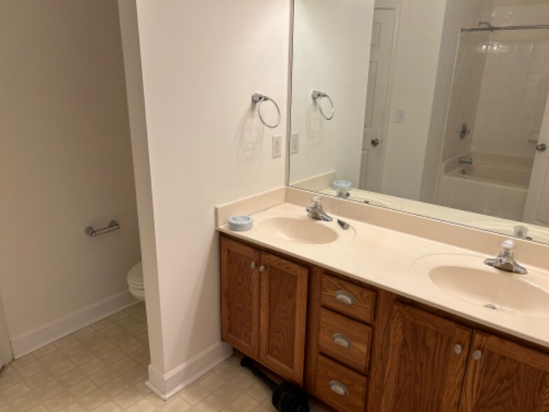 Building Photo - 1804 Lincoya Bay Dr