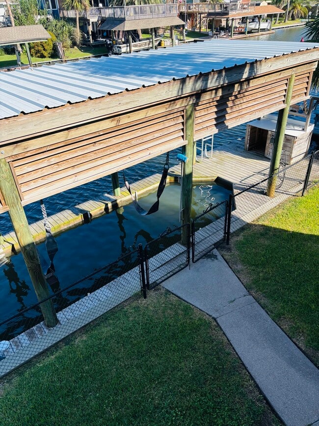 Building Photo - 1136 Sailfish St