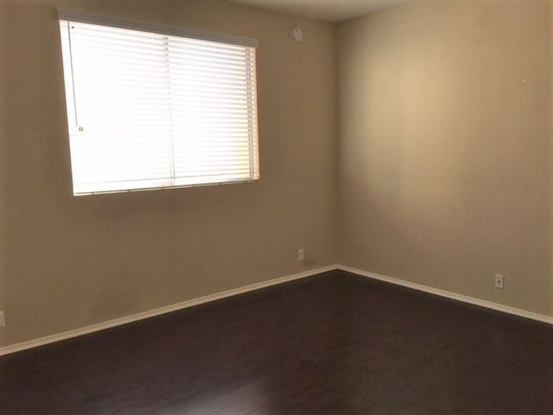 Building Photo - 11107 La Maida St