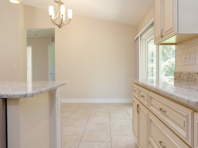 Building Photo - RENT THIS WITH ZERO DEPOSIT