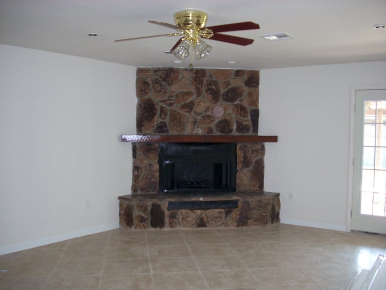 Building Photo - 3517 Plaza Dr