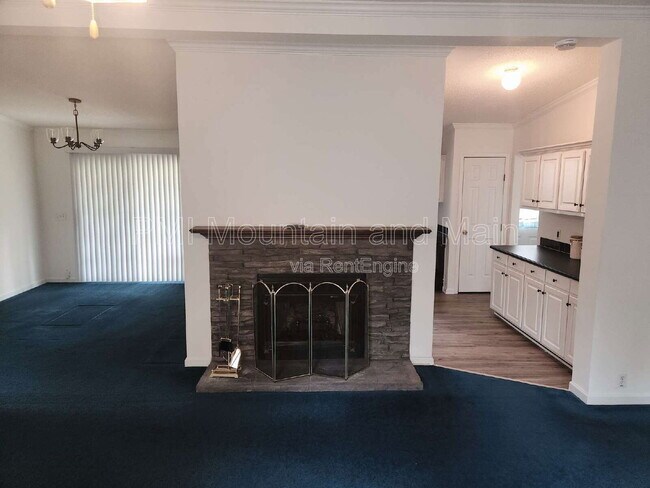 Building Photo - 58 Booker St