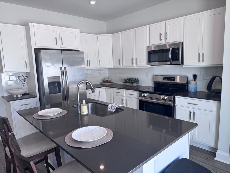 Building Photo - 8607 Lilium Ln