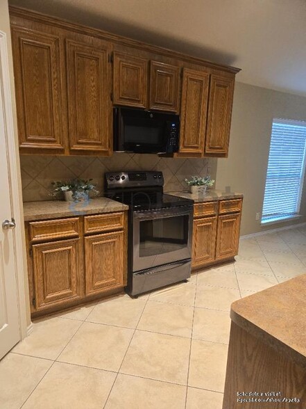 Building Photo - 4415 Sierra Point Dr