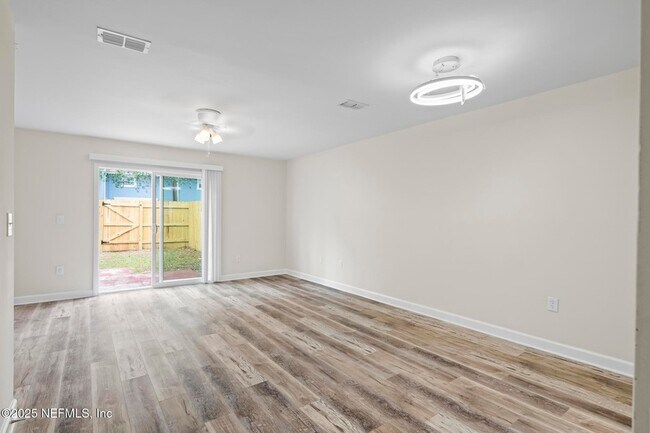 Building Photo - 11359 Bedford Oaks Dr