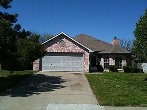 Building Photo - 515 Starling Dr