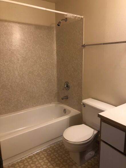 Building Photo - 550 SE 8th Ave