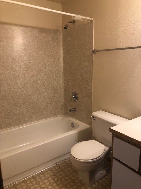 Building Photo - 550 SE 8th Ave