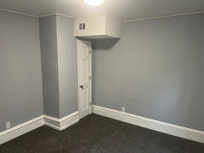 Building Photo - 520 3rd St